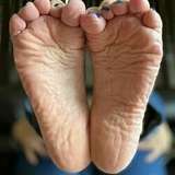 sassy.red.soles