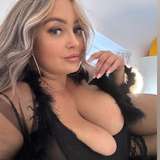 bustyholly